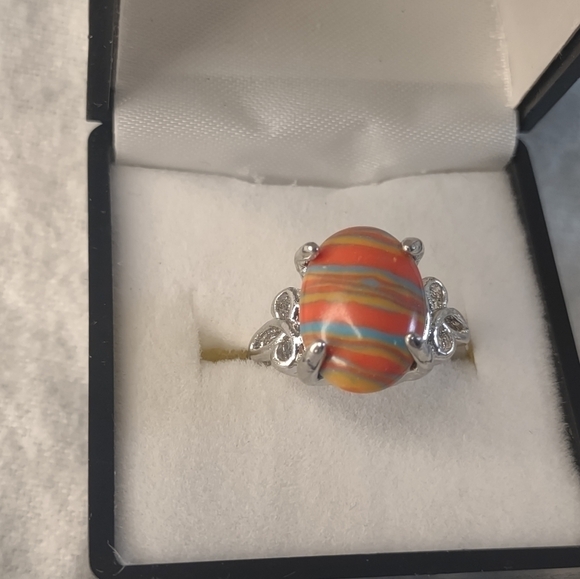 New women's size 5 1/4 ring - Picture 1 of 4